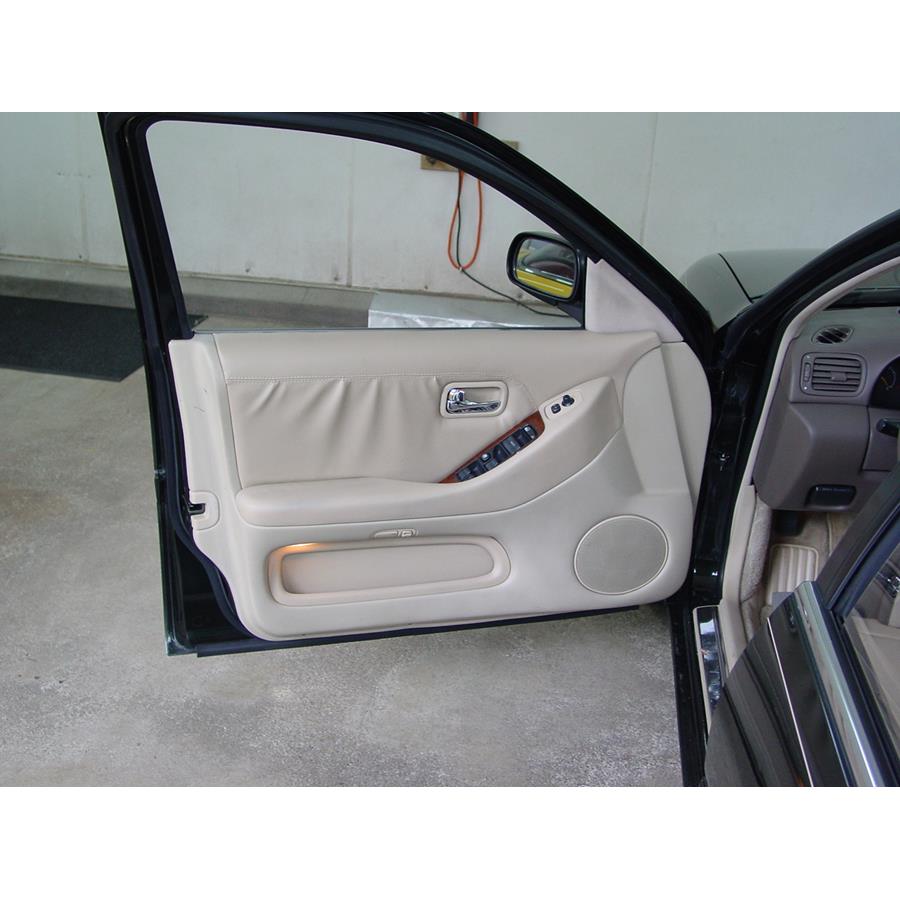 1997 Infiniti J30 Front door speaker location