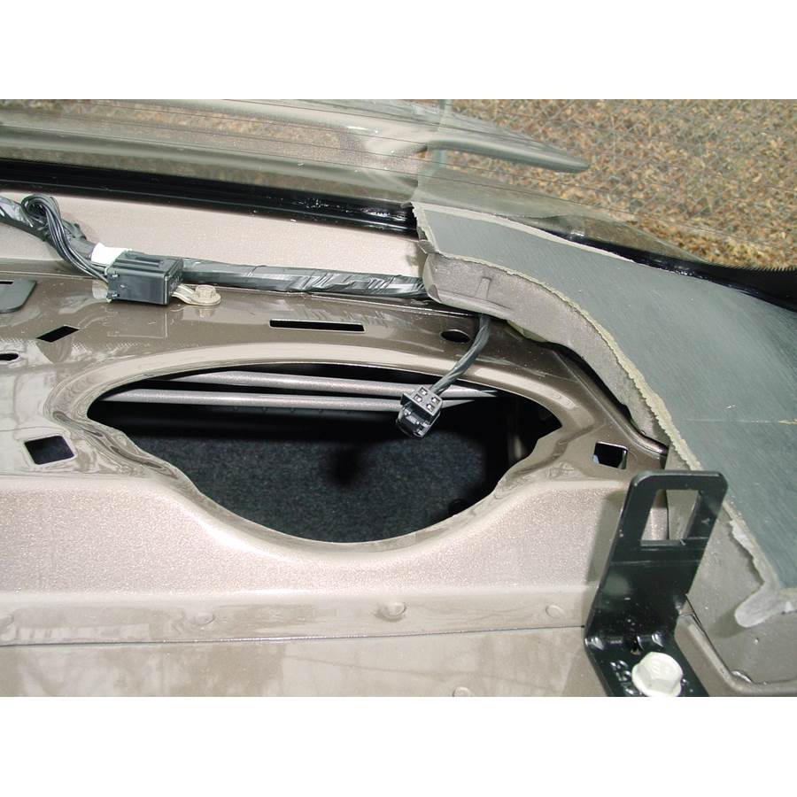 2001 Oldsmobile Alero Rear deck speaker removed