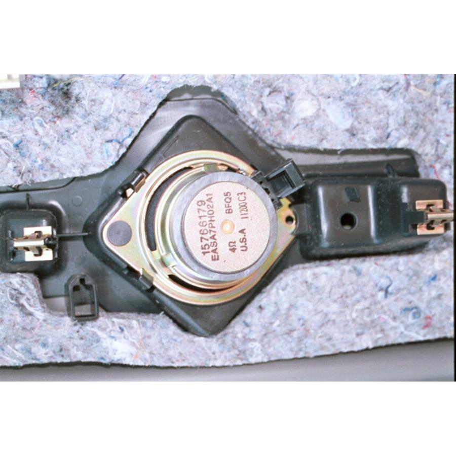 2002 Cadillac Escalade Rear pillar speaker