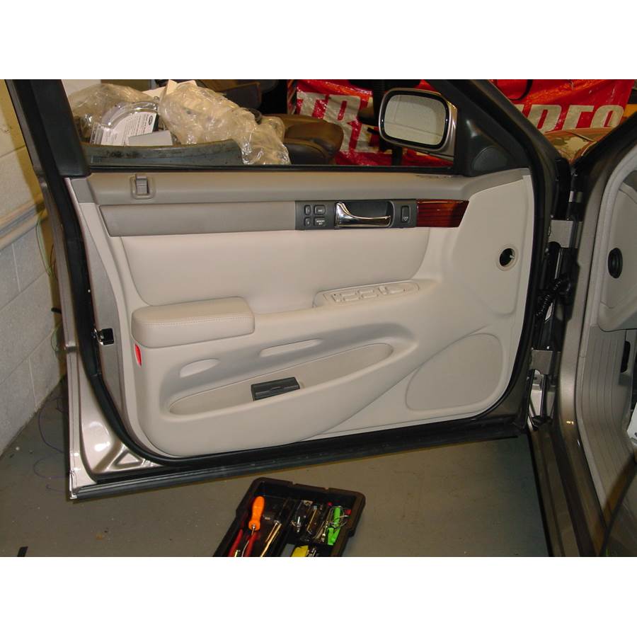 2004 Cadillac Seville Front door speaker location