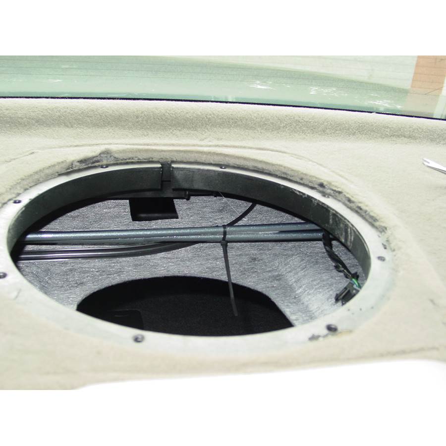 2000 Cadillac Seville Rear deck center speaker removed