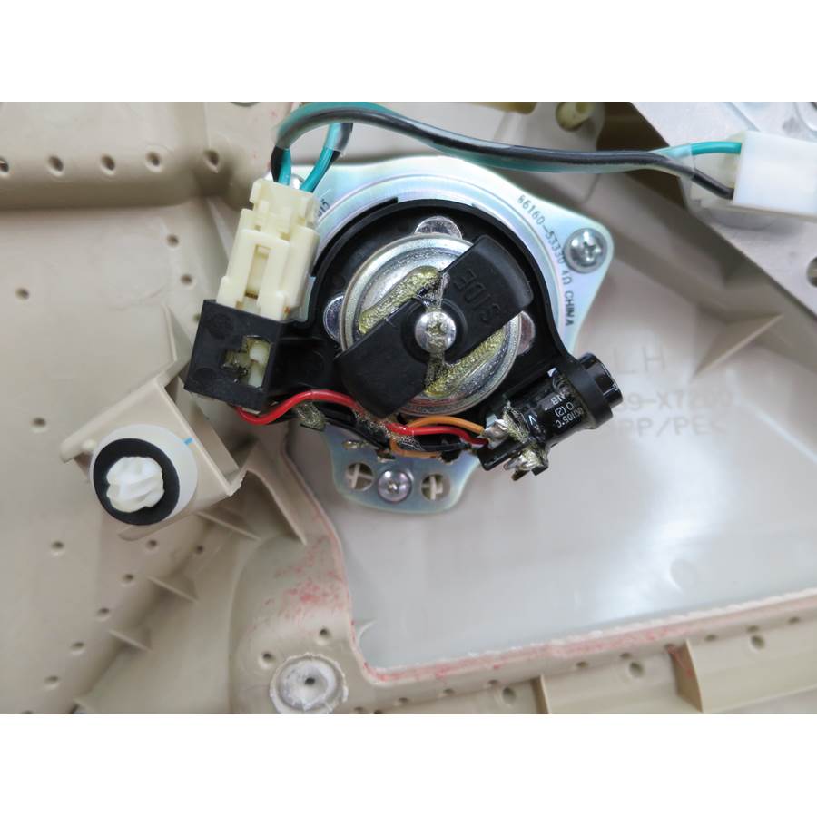 2013 Lexus IS350C Front door midrange