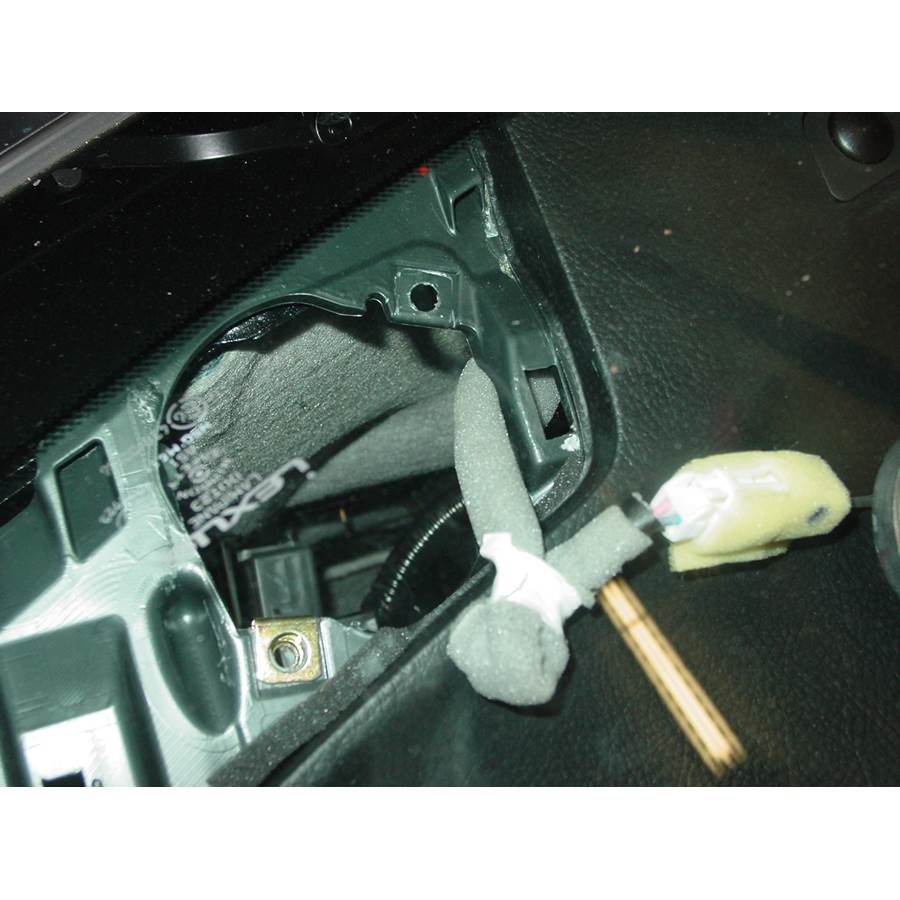 2007 Lexus RX400H Dash speaker removed