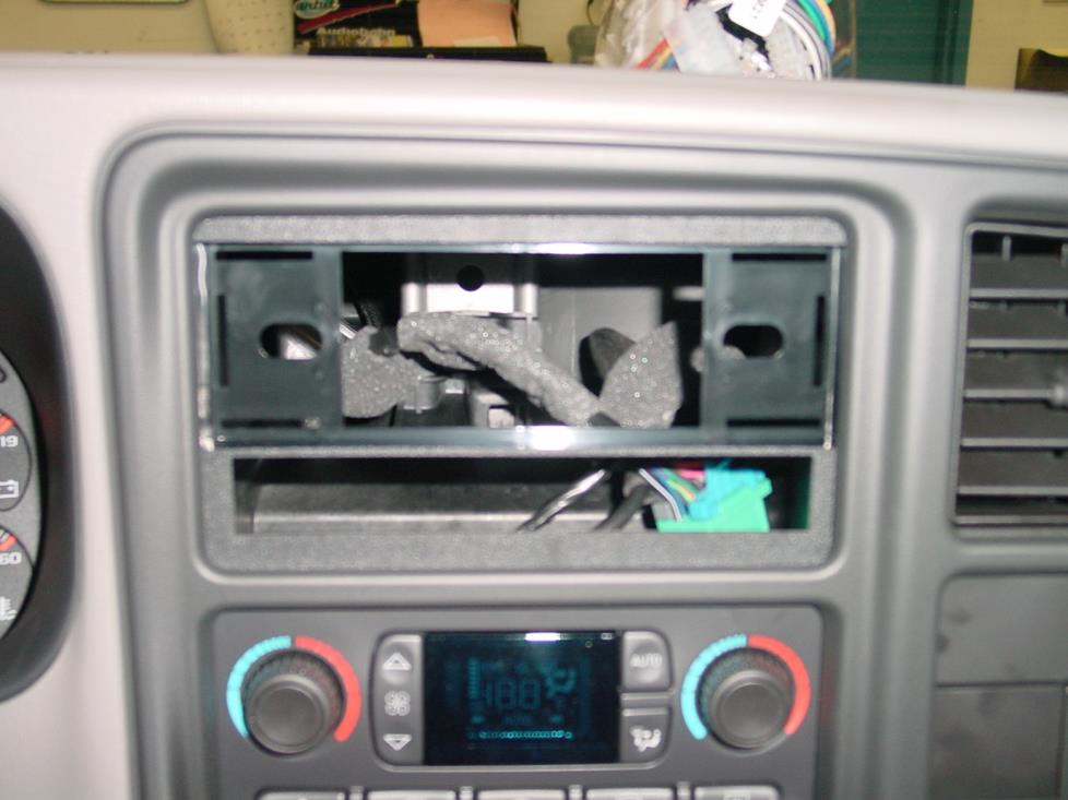 2004 suburban radio replacement