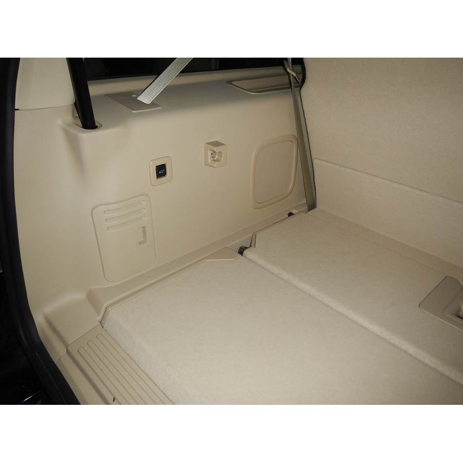 2017 Lincoln Navigator Far-rear side speaker location