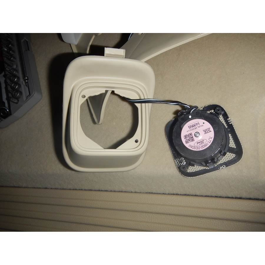 2016 Lincoln Navigator Rear pillar speaker removed