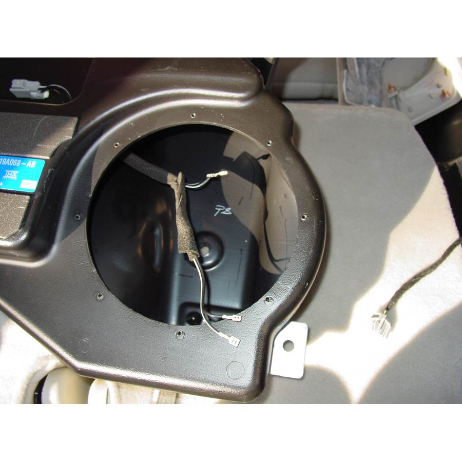 2011 Lincoln MKT Far-rear side speaker removed