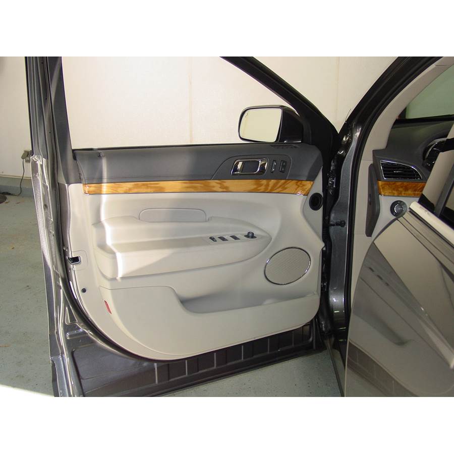 2011 Lincoln MKT Front door speaker location