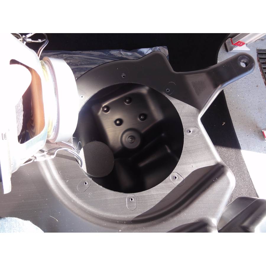 2014 Lincoln MKX Far-rear side speaker removed