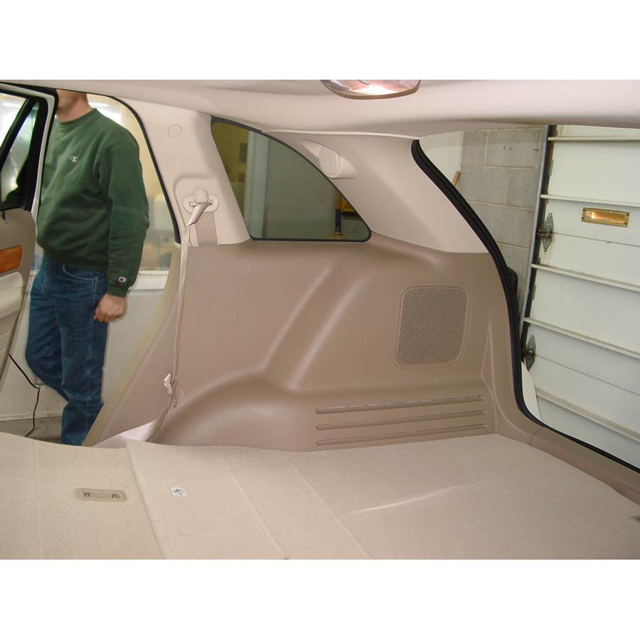 2007 Lincoln MKX Far-rear side speaker location