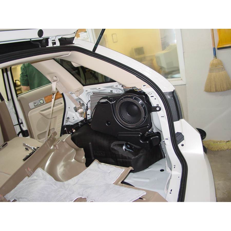 2009 Lincoln MKX Far-rear side speaker