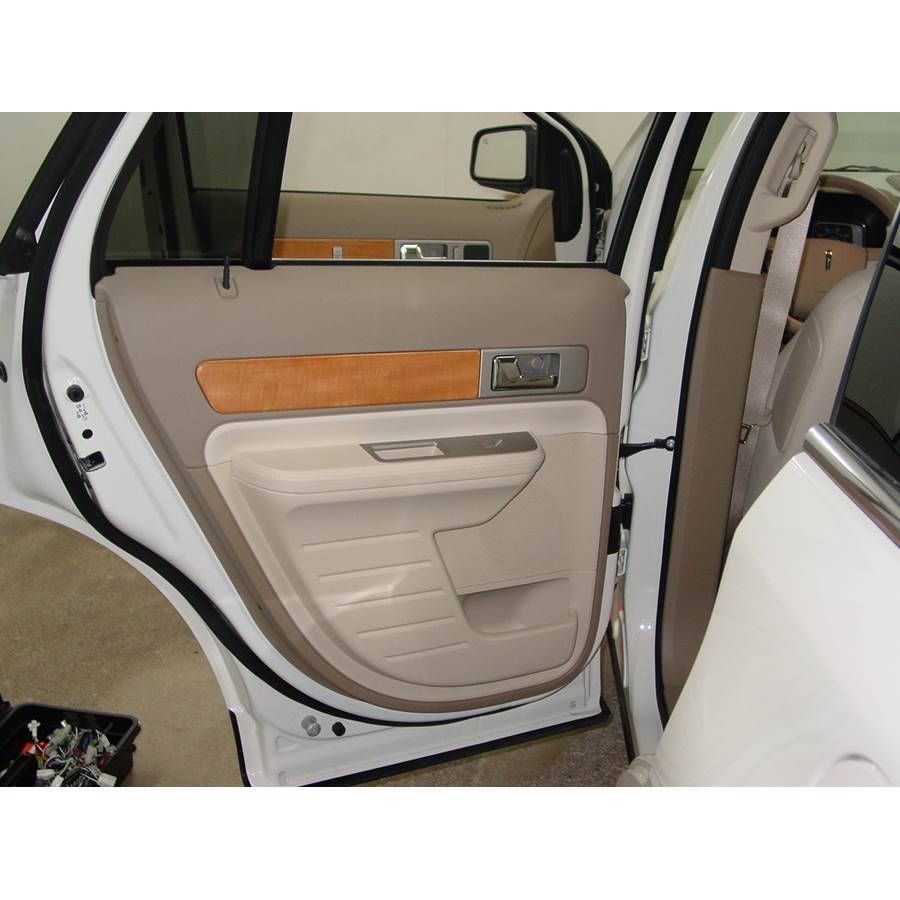 2007 Lincoln MKX Rear door speaker location