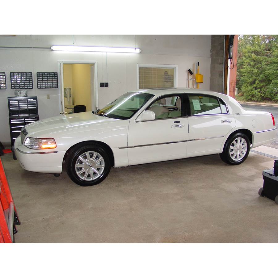 2006 Lincoln Town Car Exterior