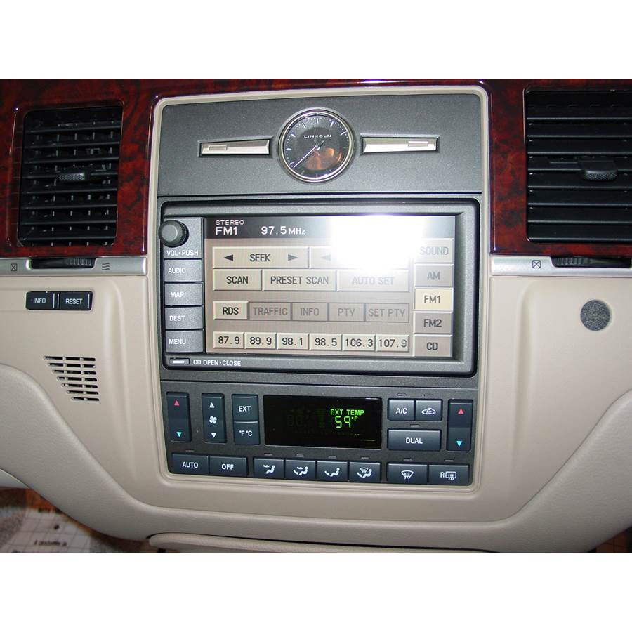2010 Lincoln Town Car Factory Radio