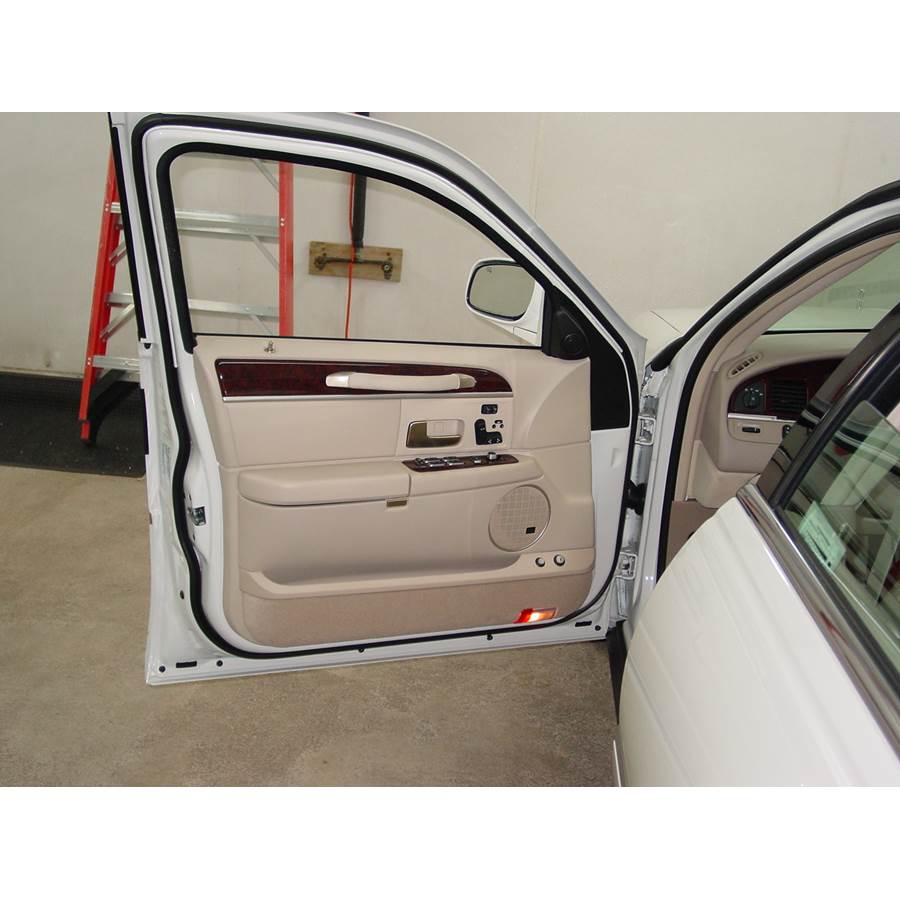 2011 Lincoln Town Car Front door speaker location