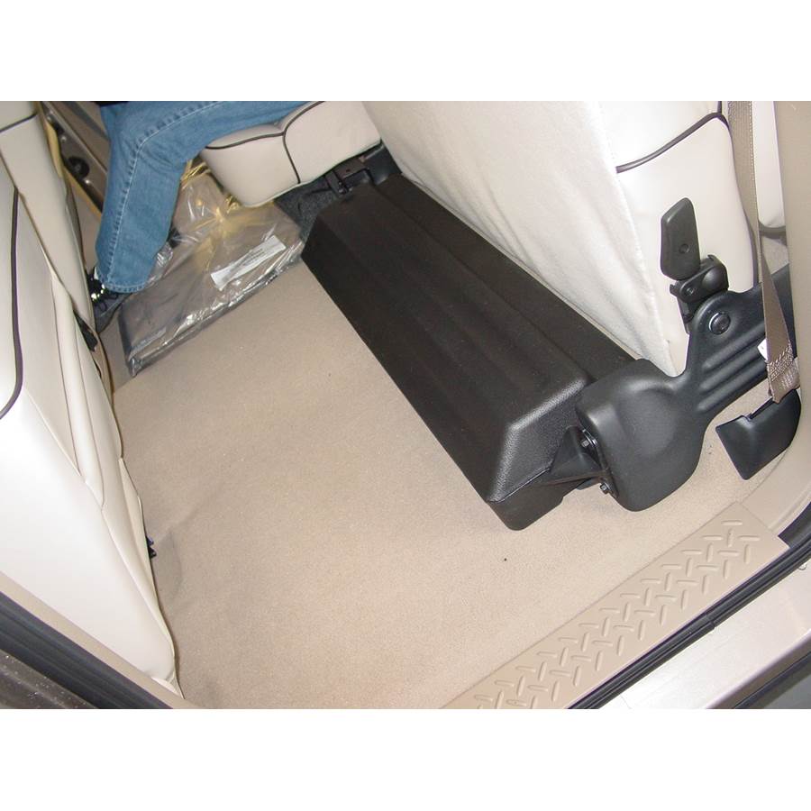 2006 Lincoln Mark LT Rear cab speaker location
