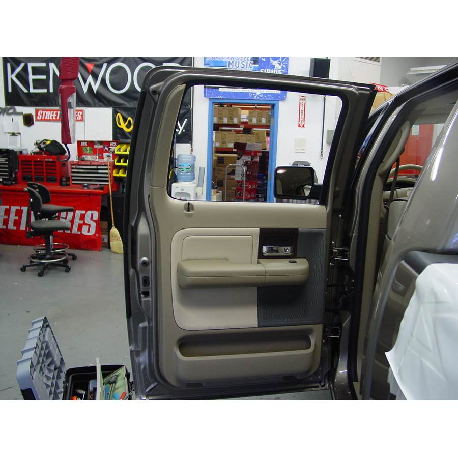 2007 Lincoln Mark LT Rear door speaker location