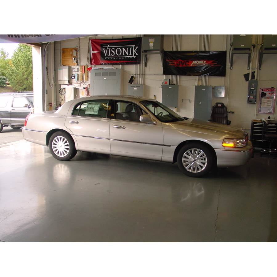 2003 Lincoln Town Car Exterior
