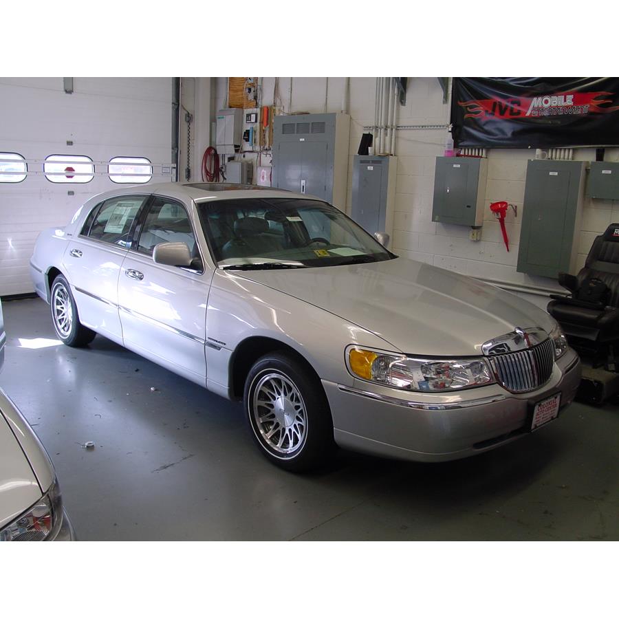 2001 Lincoln Town Car Exterior