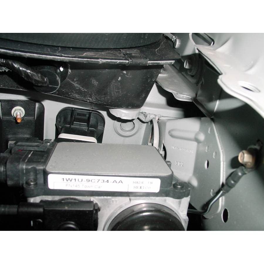 2001 Lincoln Town Car Firewall access