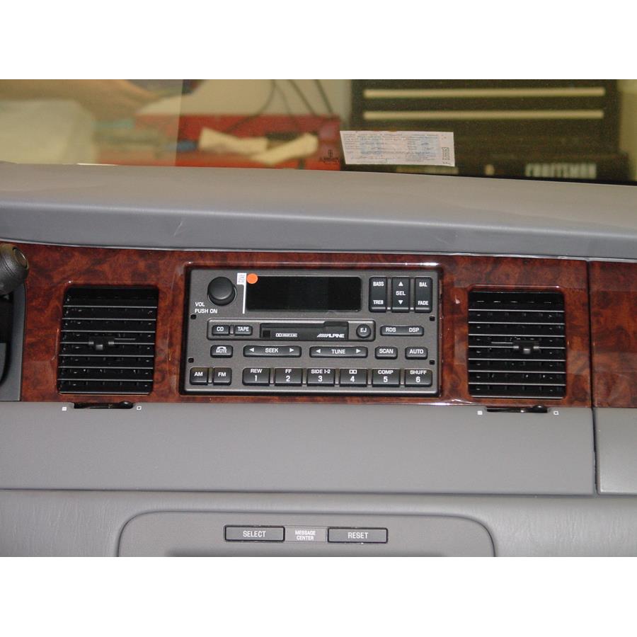 2001 Lincoln Town Car Factory Radio