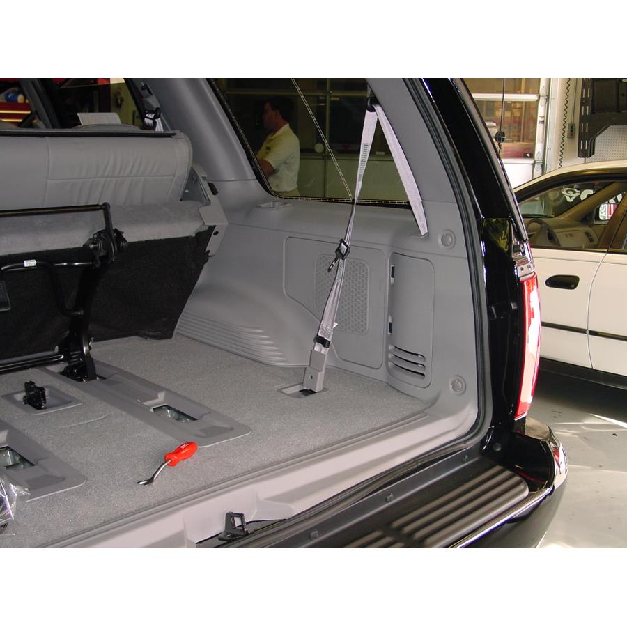 2002 Lincoln Navigator Far-rear side speaker location