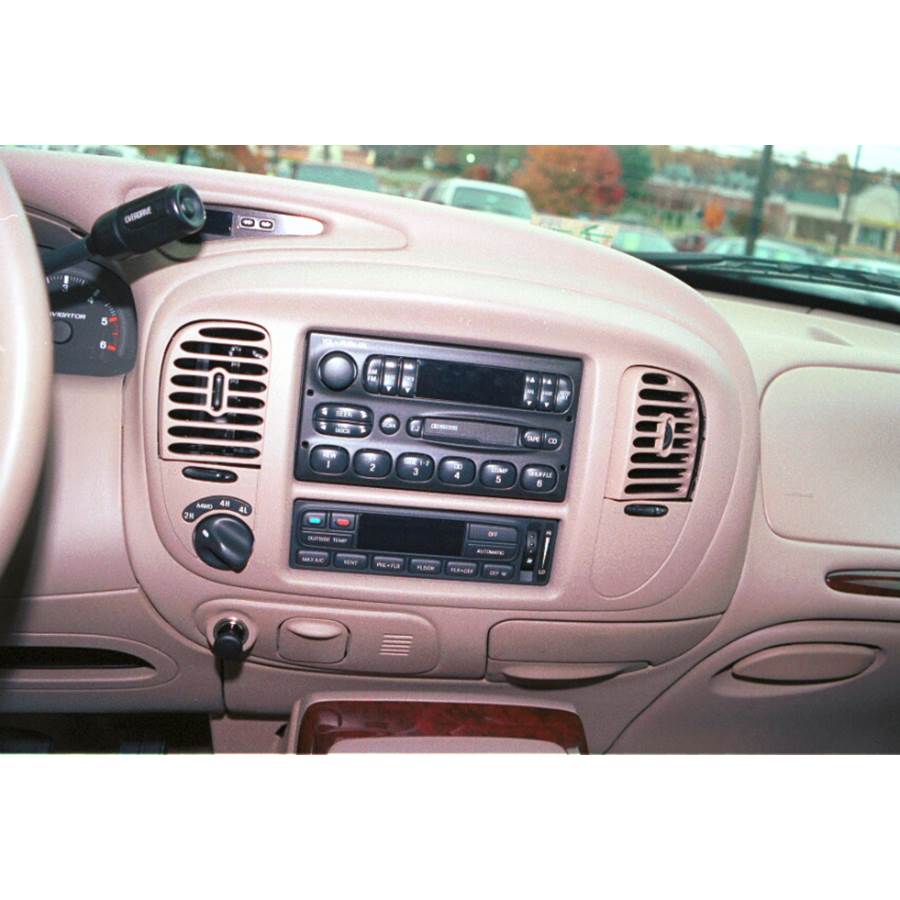 1998 Lincoln Navigator Factory Radio