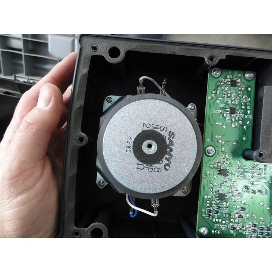 2008 Suzuki SX4 Under front seat speaker