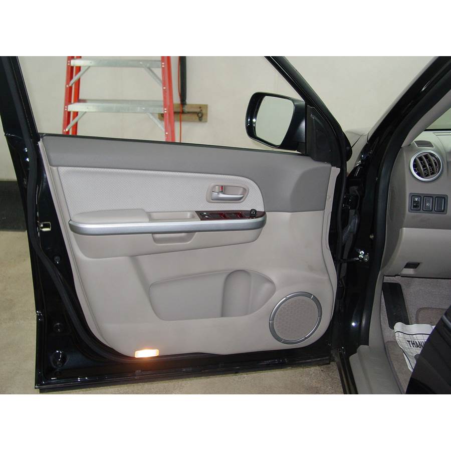 2007 Suzuki Grand Vitara Front door speaker location