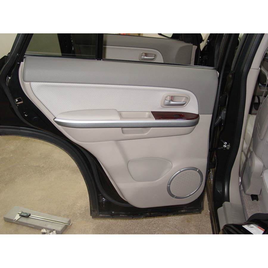 2008 Suzuki Grand Vitara Rear door speaker location