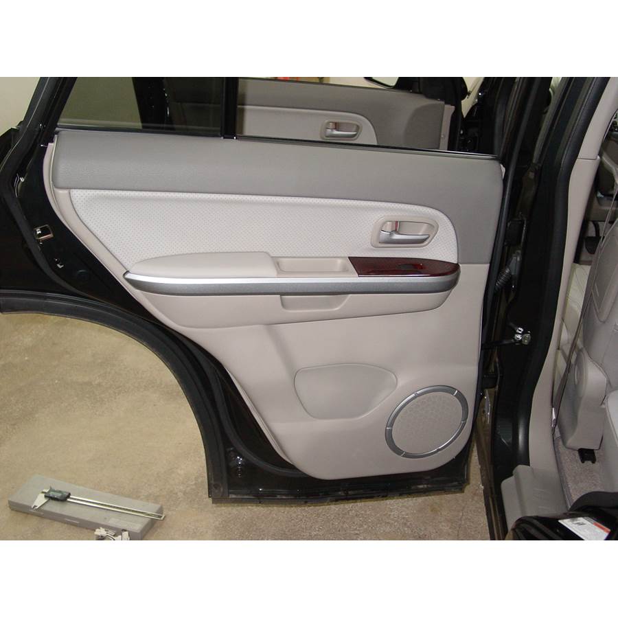 2010 Suzuki Grand Vitara Rear door speaker location