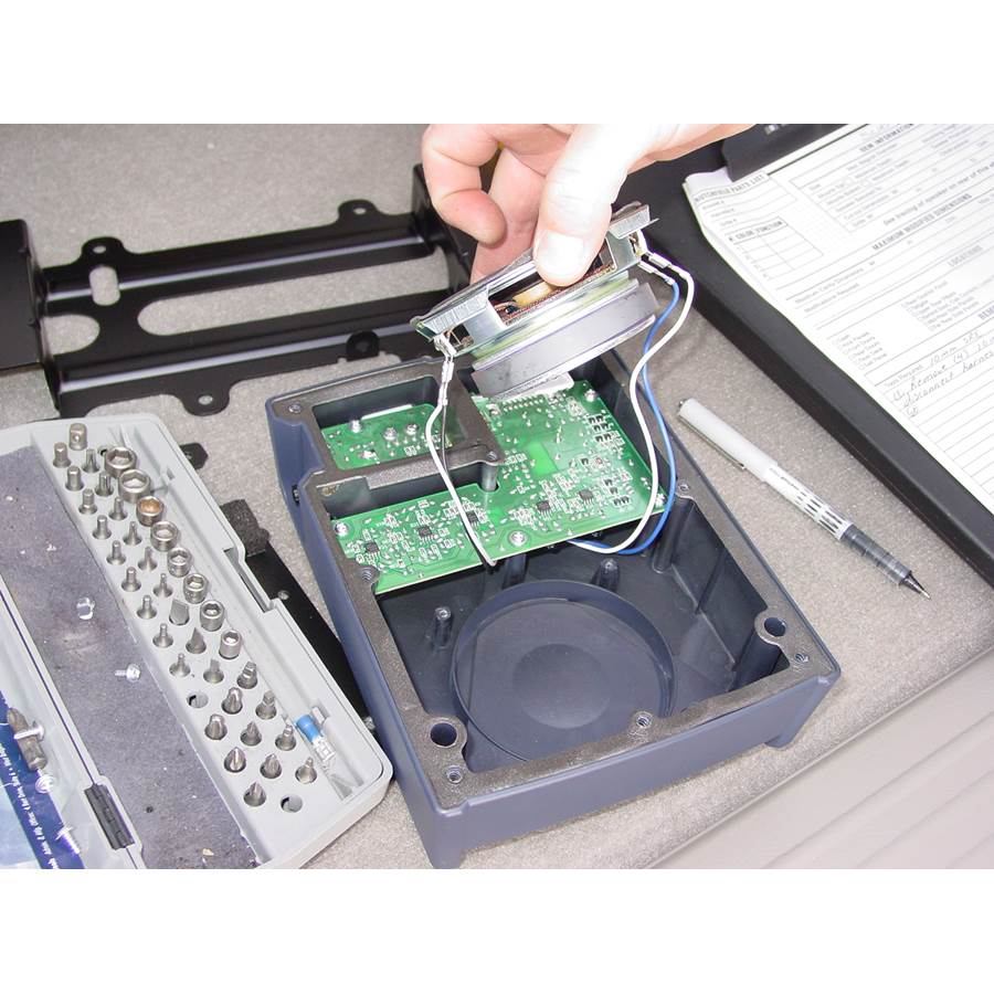 2003 Suzuki XL-7 Under front seat speaker removed