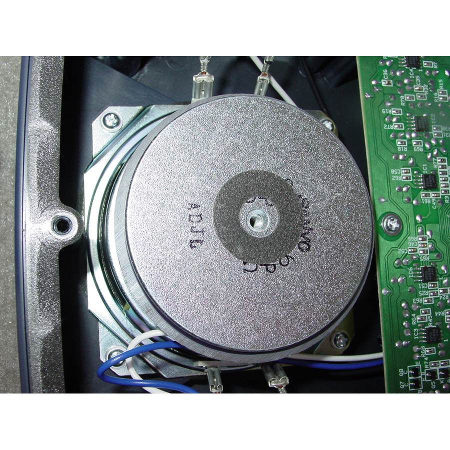 2003 Suzuki XL-7 Under front seat speaker