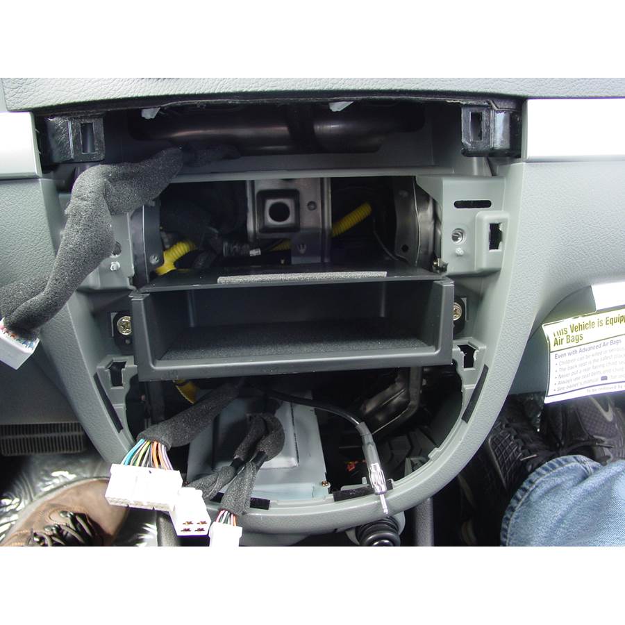 2005 Suzuki Reno Factory radio removed