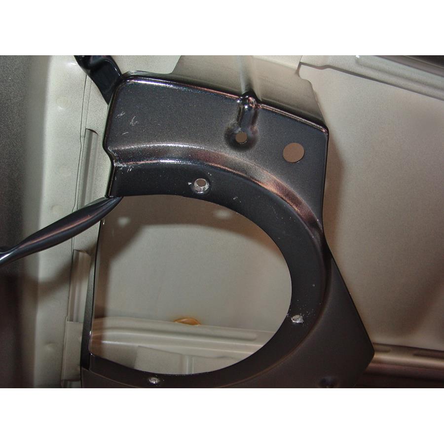 2005 Suzuki Grand Vitara Rear roof speaker removed
