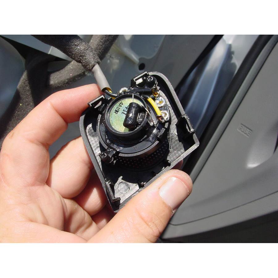 2004 Suzuki Forenza Front door tweeter