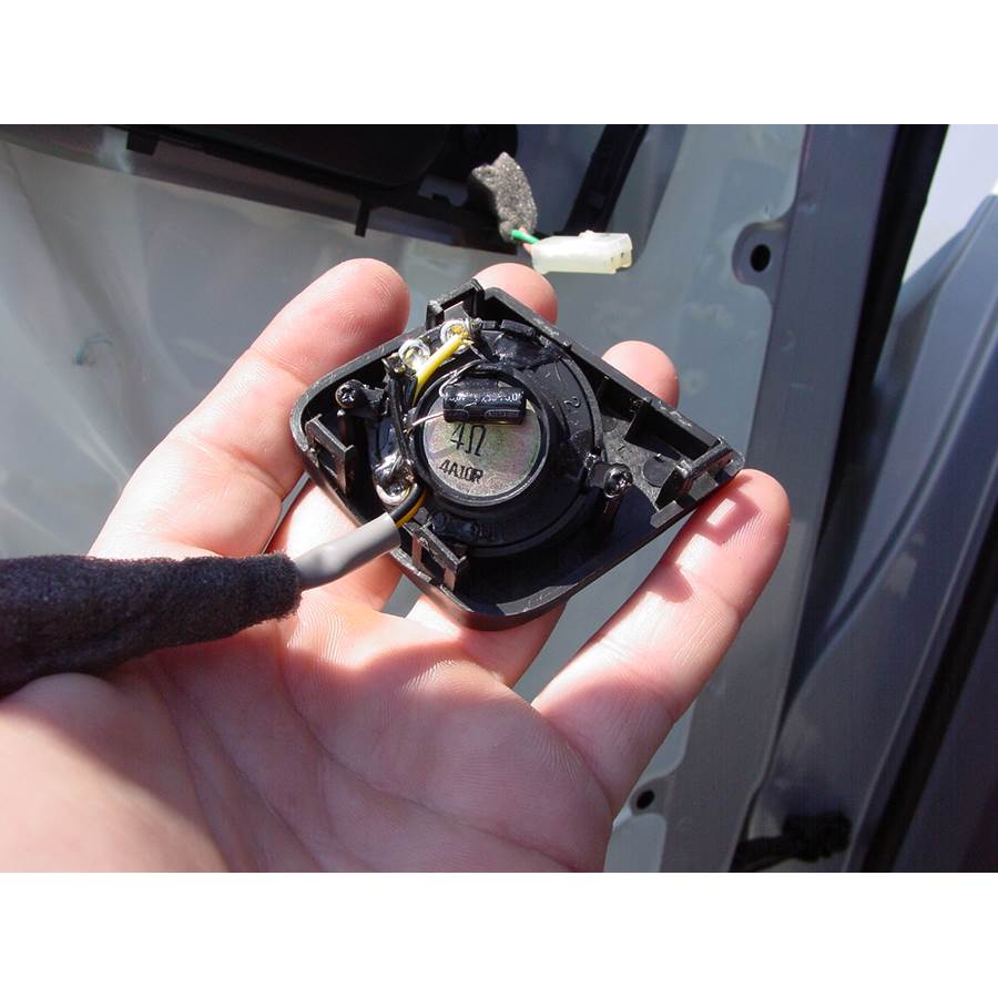 2004 Suzuki Forenza Rear door tweeter