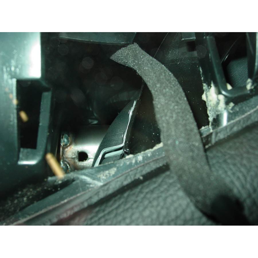 2005 Suzuki Verona Dash speaker removed