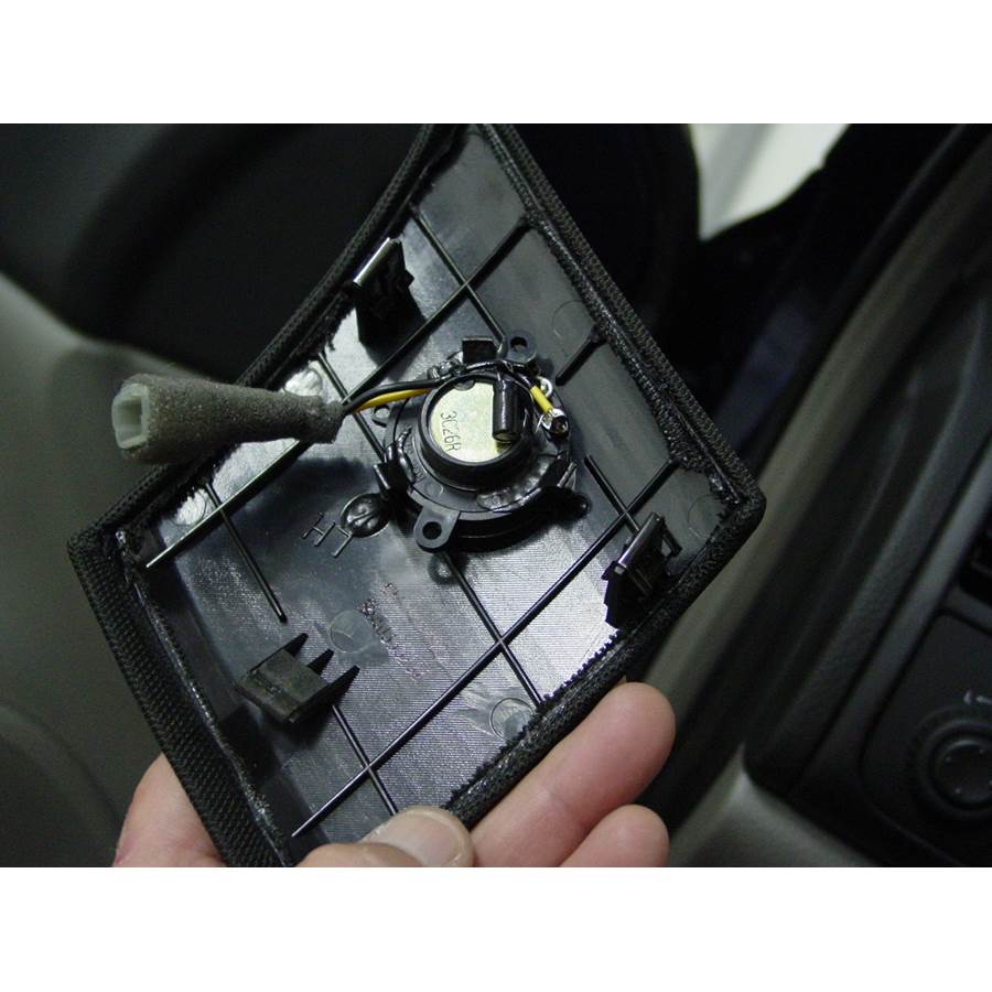 2005 Suzuki Verona Dash speaker