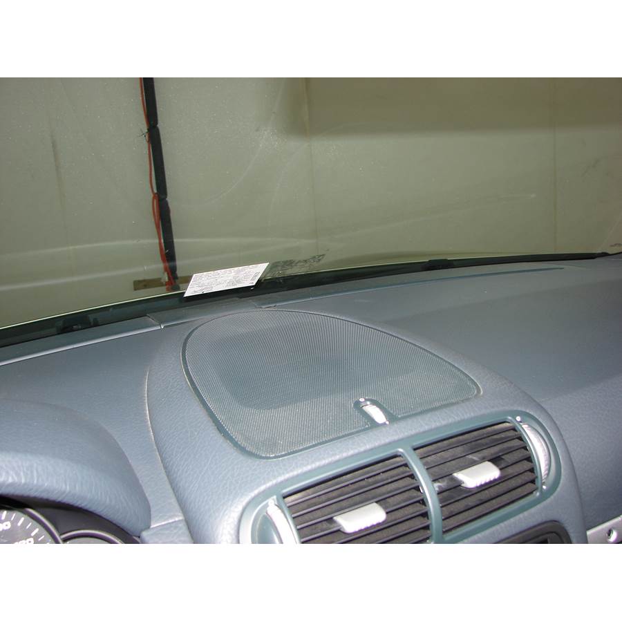 2004 Porsche Cayenne Center dash speaker location
