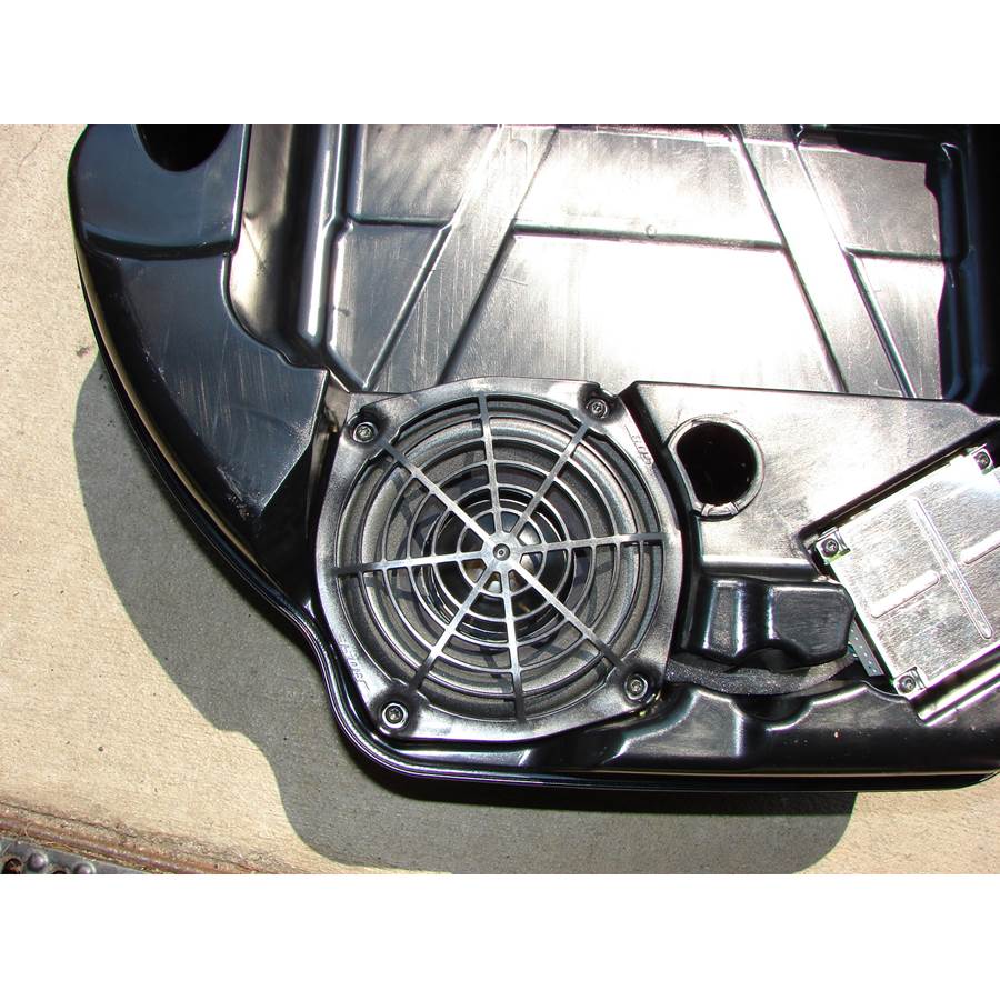 2005 Porsche Cayenne Under cargo floor speaker