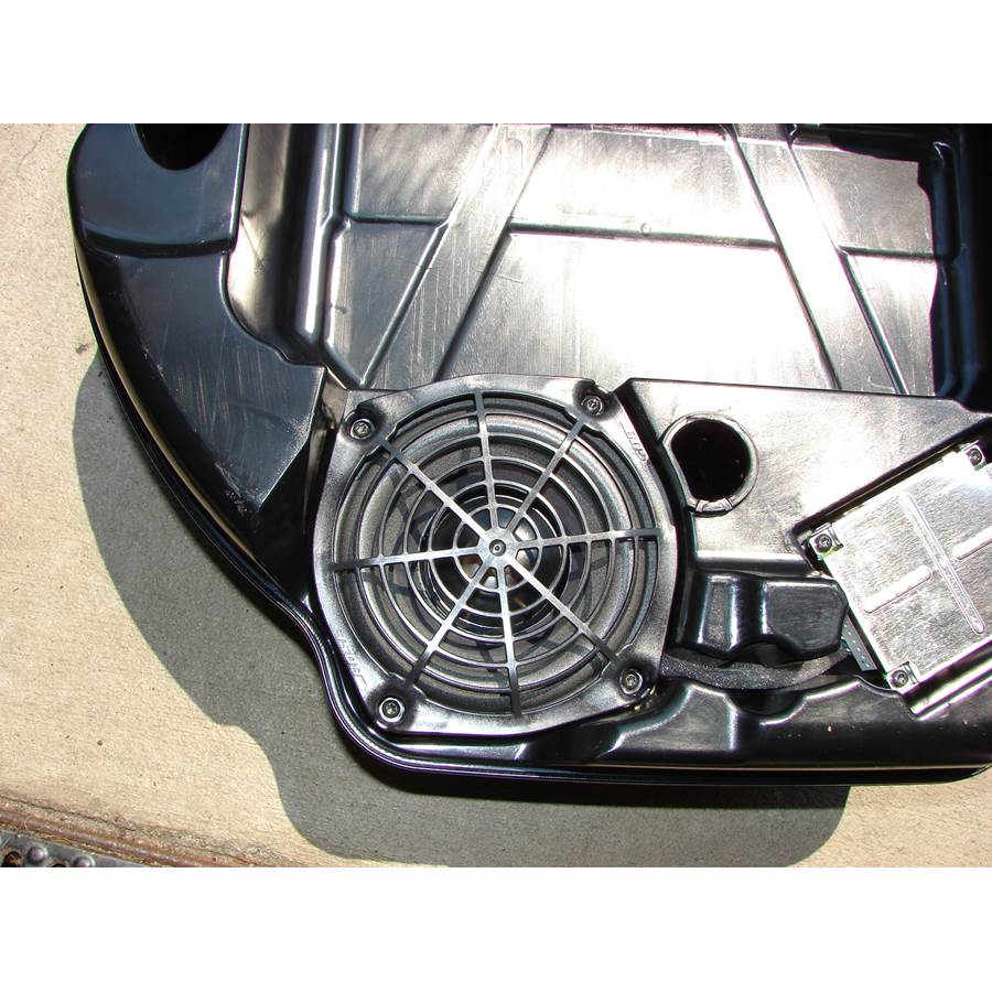 2006 Porsche Cayenne Under cargo floor speaker