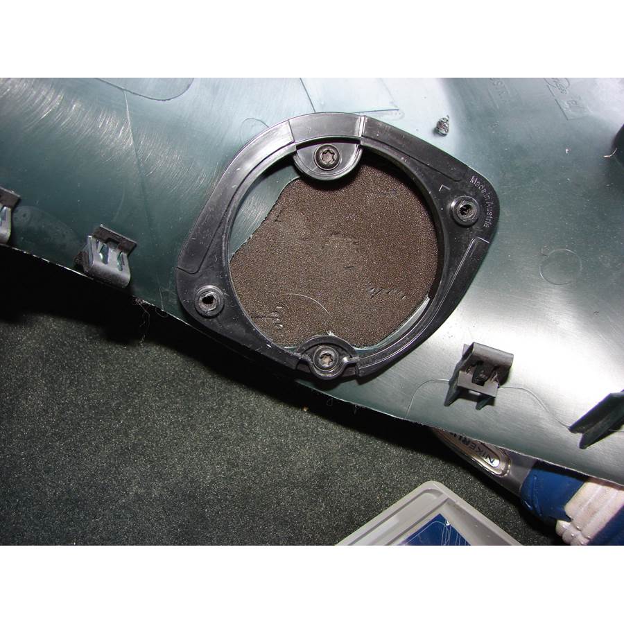2003 Porsche Cayenne Rear pillar speaker removed