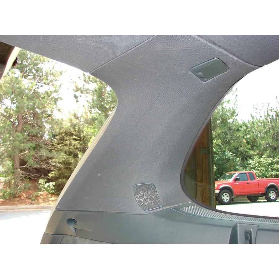 2005 Porsche Cayenne Rear pillar speaker location