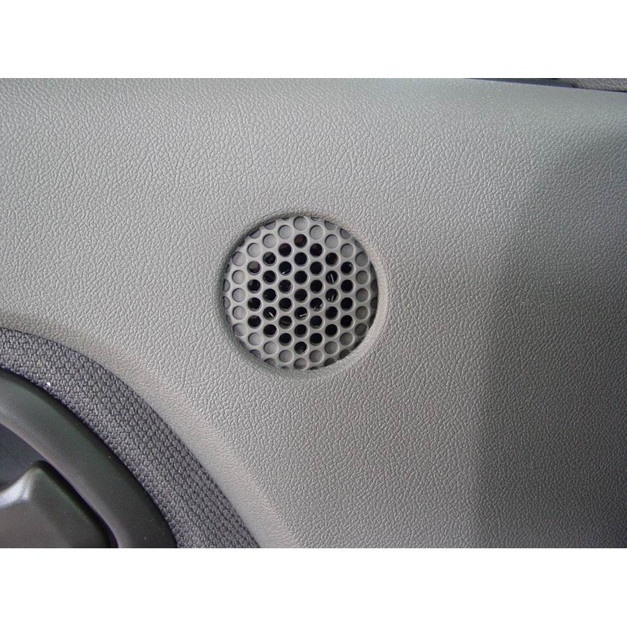 2006 Isuzu i280 Front door tweeter location