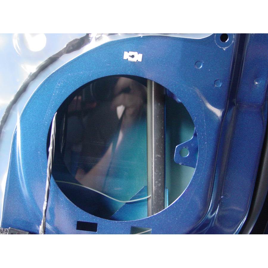 2006 Isuzu i280 Front door woofer removed