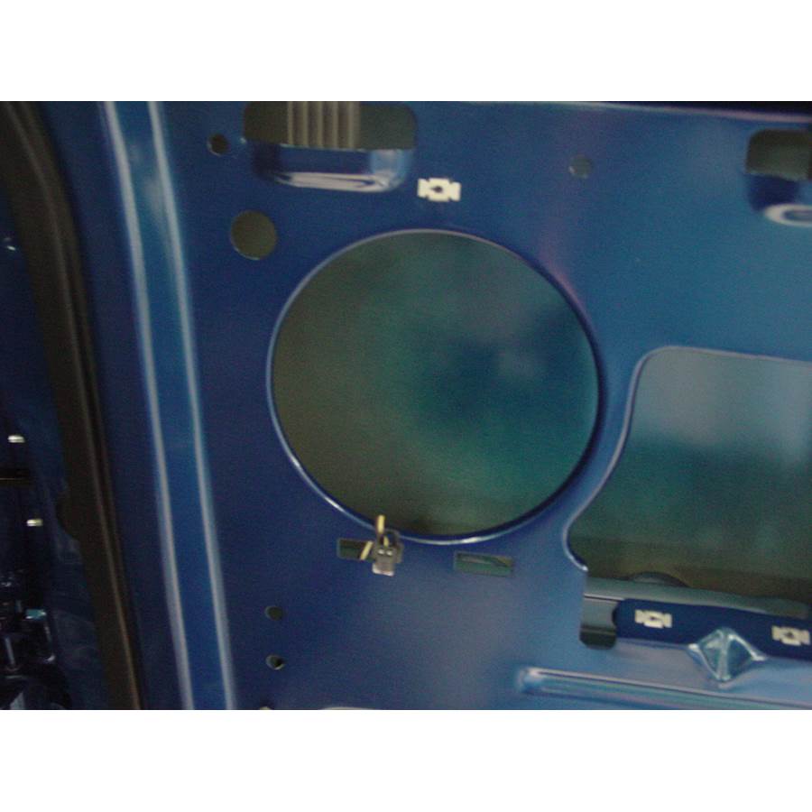 2006 Isuzu i280 Rear door speaker removed