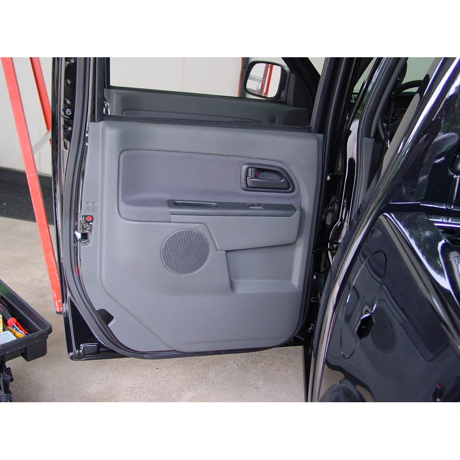 2007 Isuzu i370 Rear door speaker location
