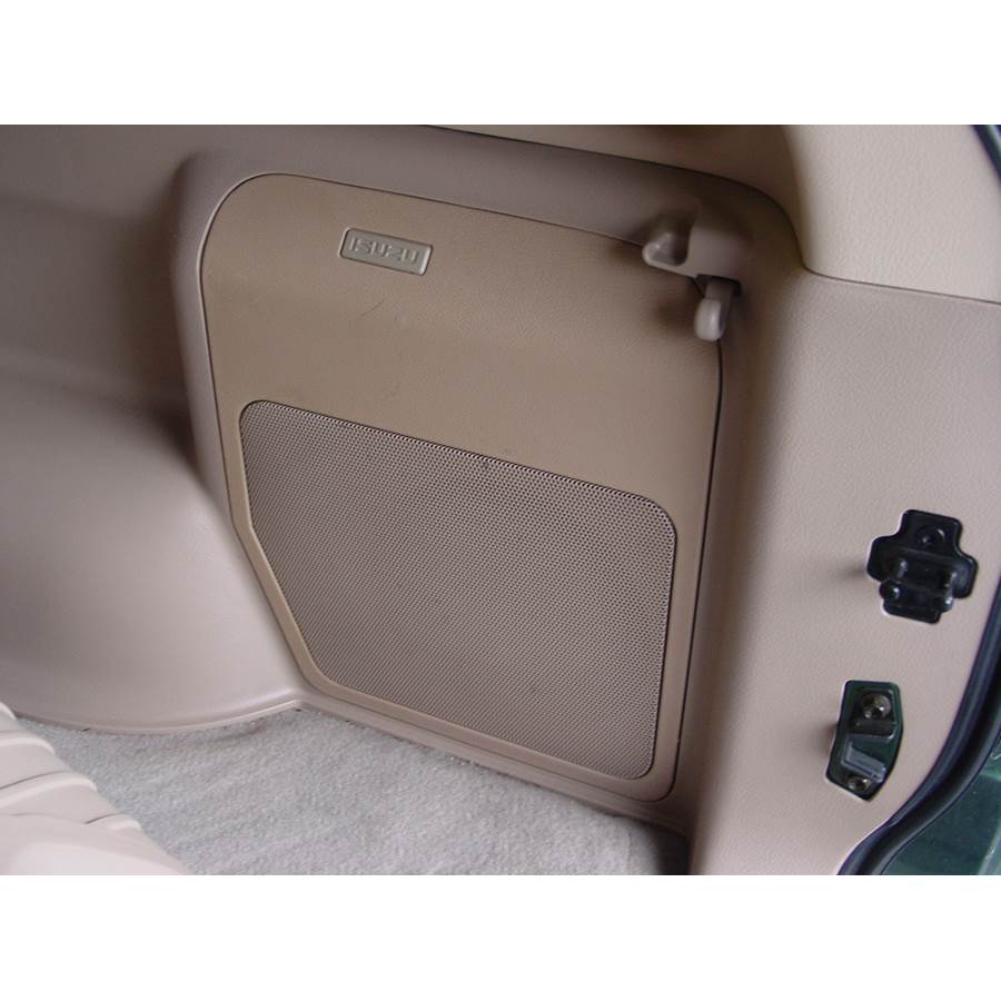2003 Isuzu Rodeo Far-rear side speaker location