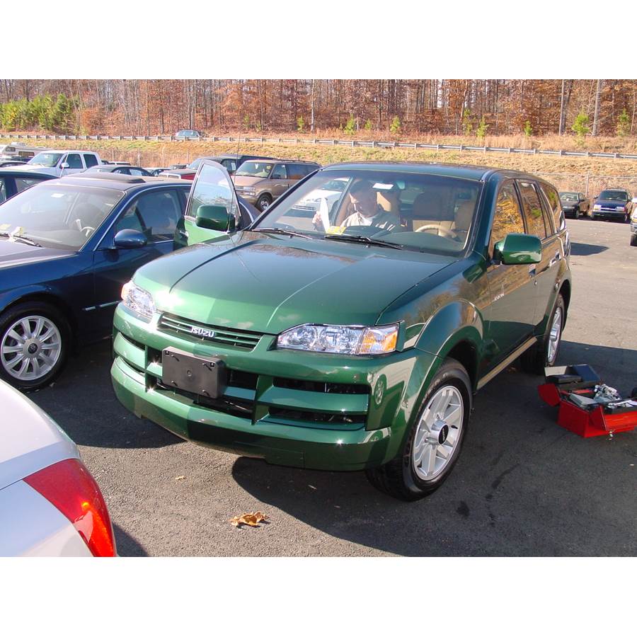 2003 Isuzu Axiom Exterior